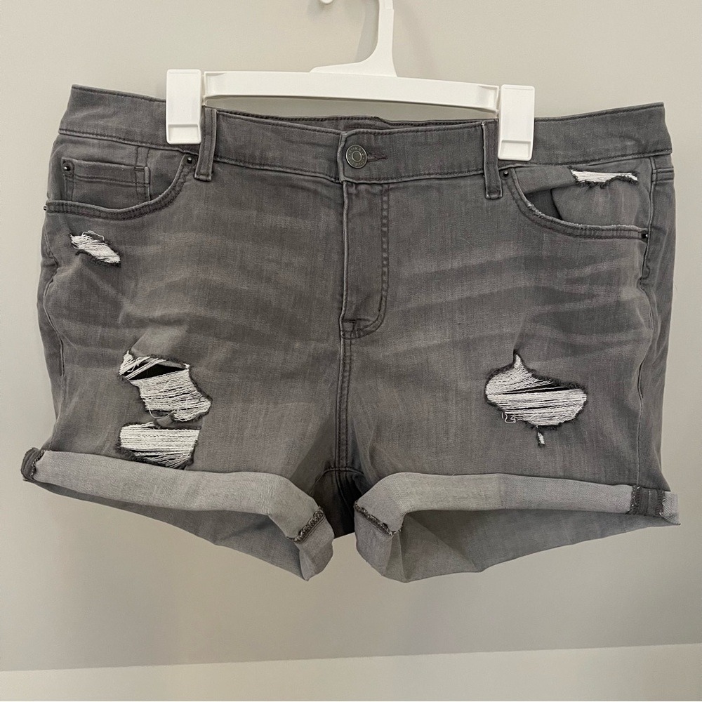 TORRID Gray Distressed Super Soft Mid-Rise Short, 3.5” Inseam, EUC, Size 20